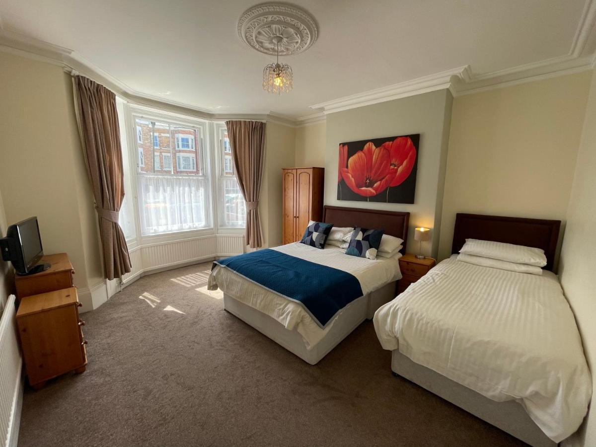 45 The Square Holiday Apartments 스카버러 외부 사진